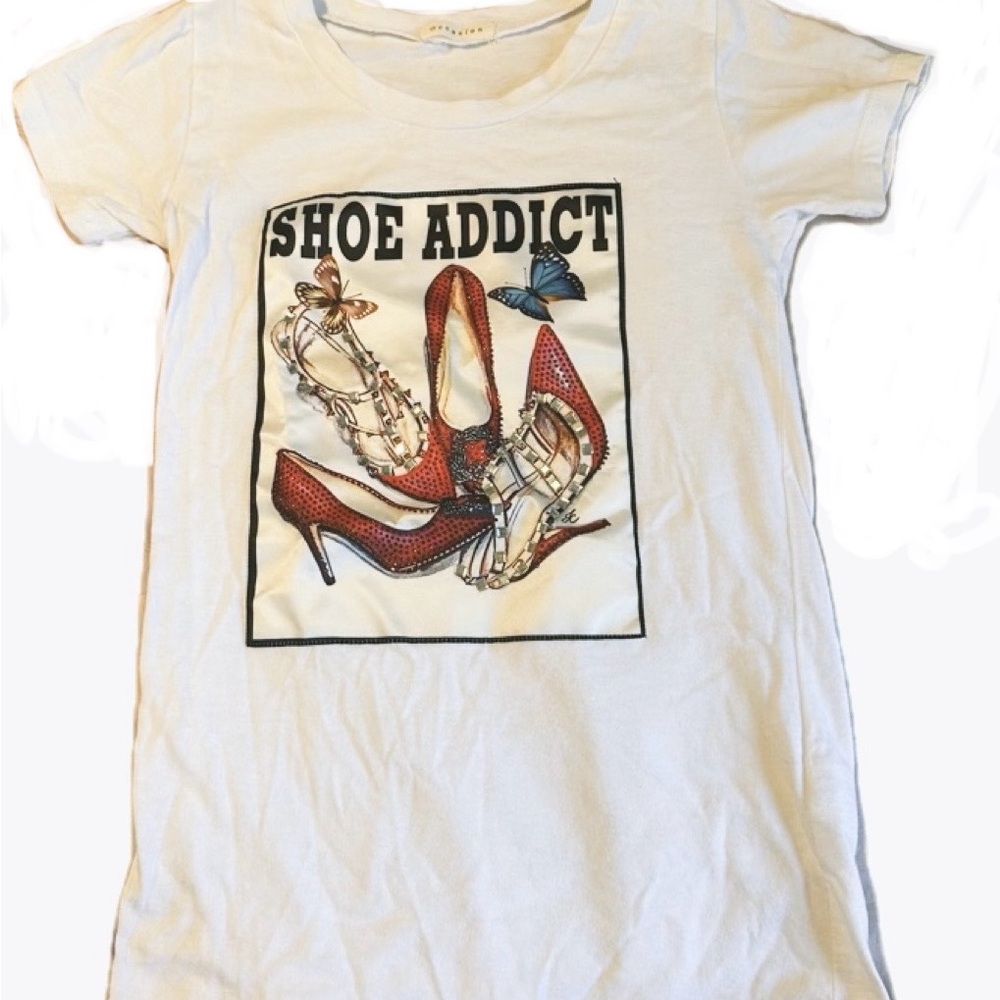 Brand new extra small embellished T-shirt.
Adult size XS